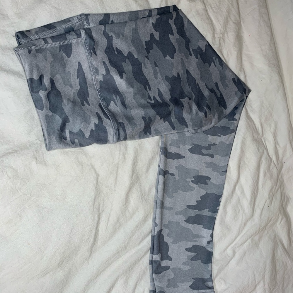 Camo cropped leggings
